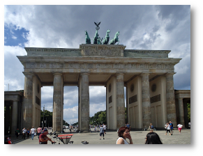Photo of the majestic Brandenberg Gate