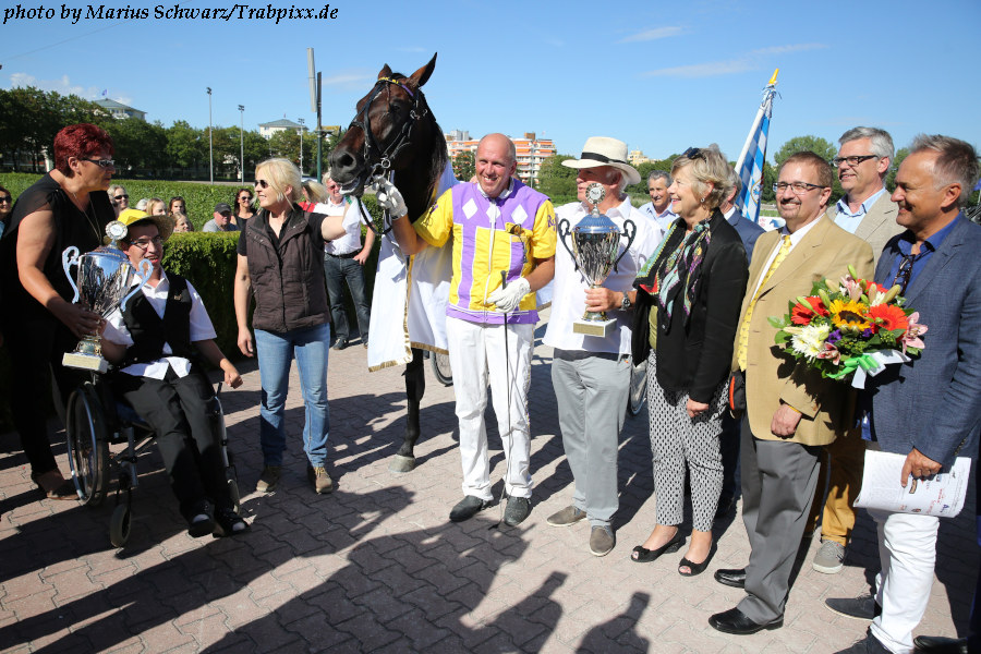 Super Cup Trot 2 Photo of Super Cup Trot Trophy Presentation